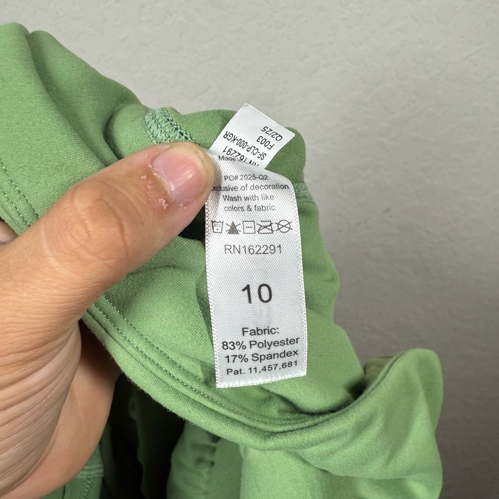 Seamless High-Waist Capri Leggings in Sage Green - Picture 10 of 11